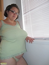 vittoriaTHgreentee_001.jpg
