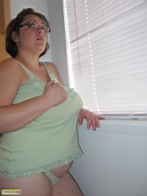 vittoriaTHgreentee_003.jpg