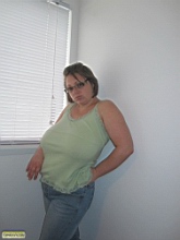 vittoriaTHgreentee_029.jpg
